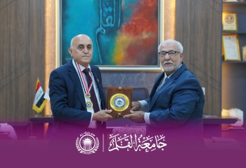 أكاديمية البوك في الدنمارك تكرّم رئيس جامعة القلم بوسام العلم والتميز