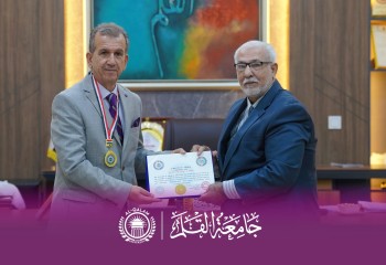 أكاديمية البوك في الدنمارك تكرّم رئيس جامعة القلم بوسام العلم والتميز