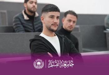 طالب في كلية التربية يقدّم ندوة علمية حول أهمية اللغة الإنجليزية لطلبة الجامعة